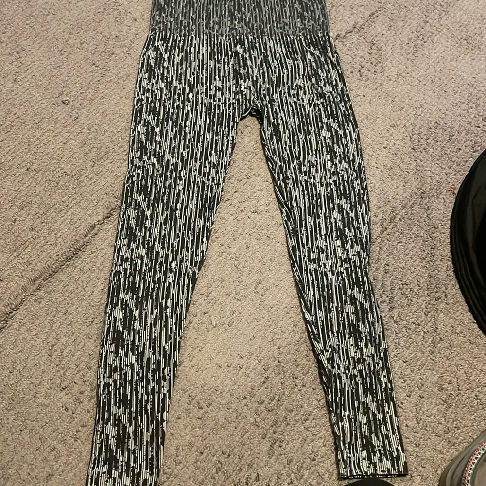 Seamless pattern leggings